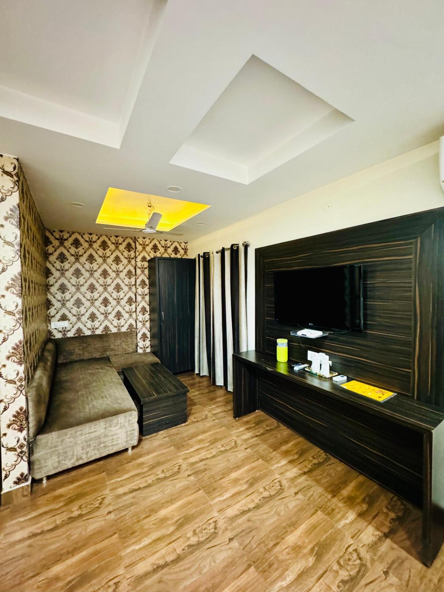 Hotel Kabir Residency Αμριτσάρ Εξωτερικό φωτογραφία